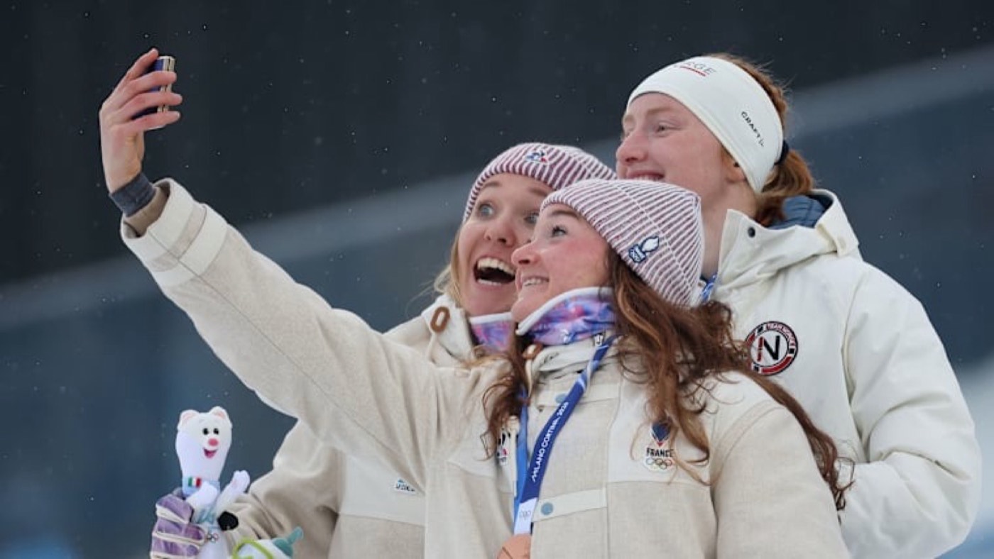 Athletes create an Olympic Victory Selfie