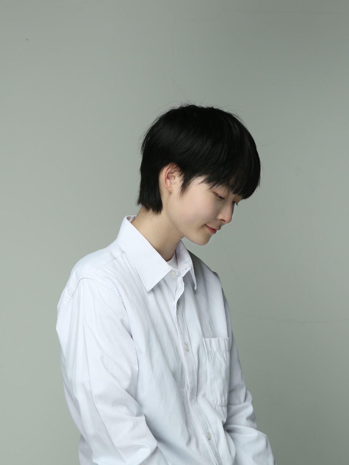 谢宜含白衬衫肖像
